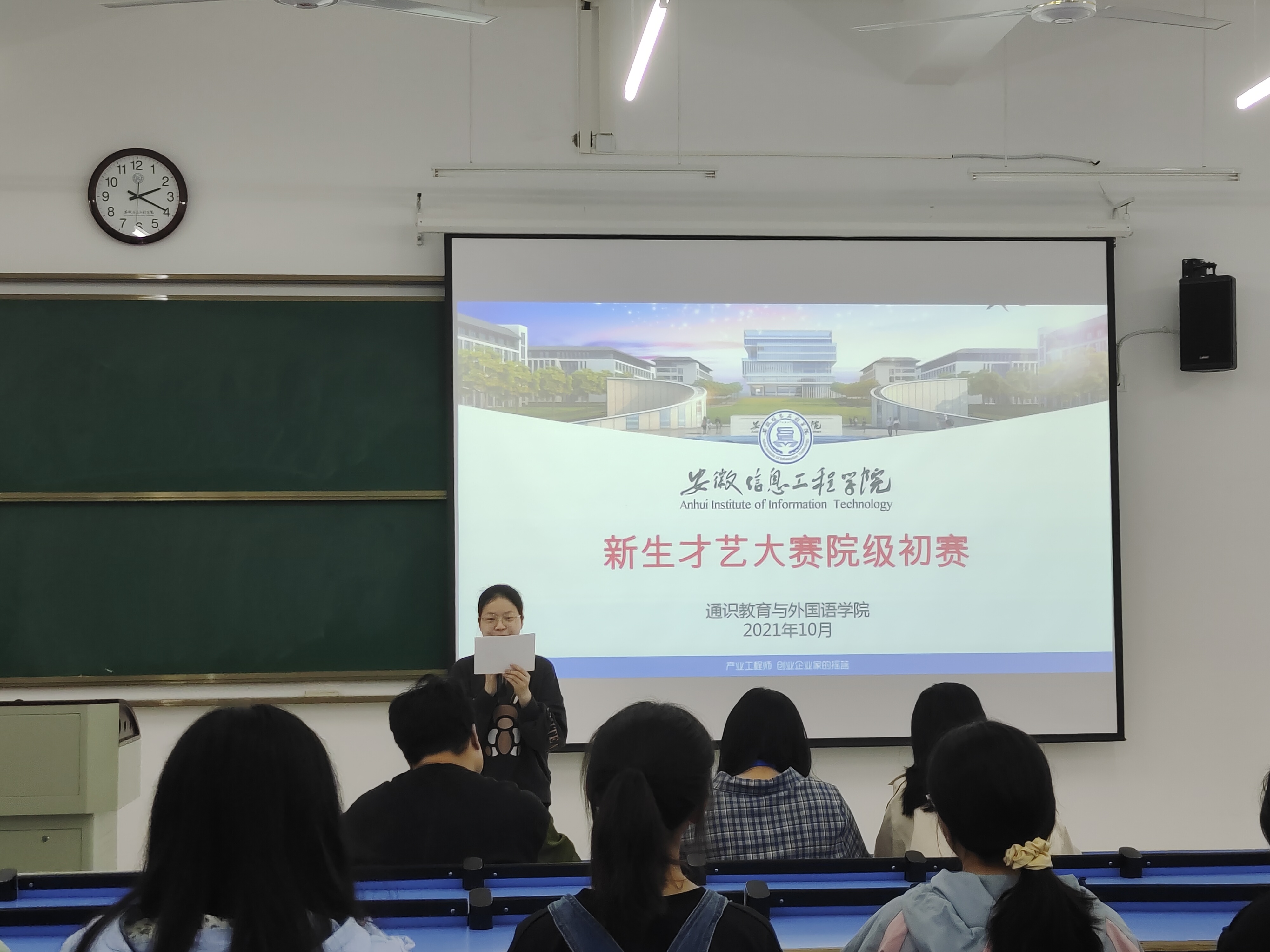图为朗诵节目表演.jpg