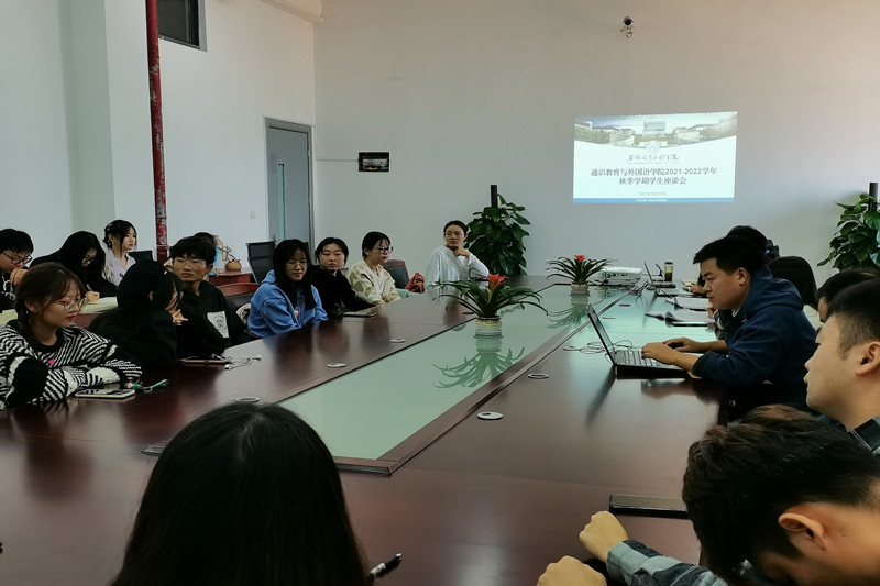 图为座谈会现场.jpg