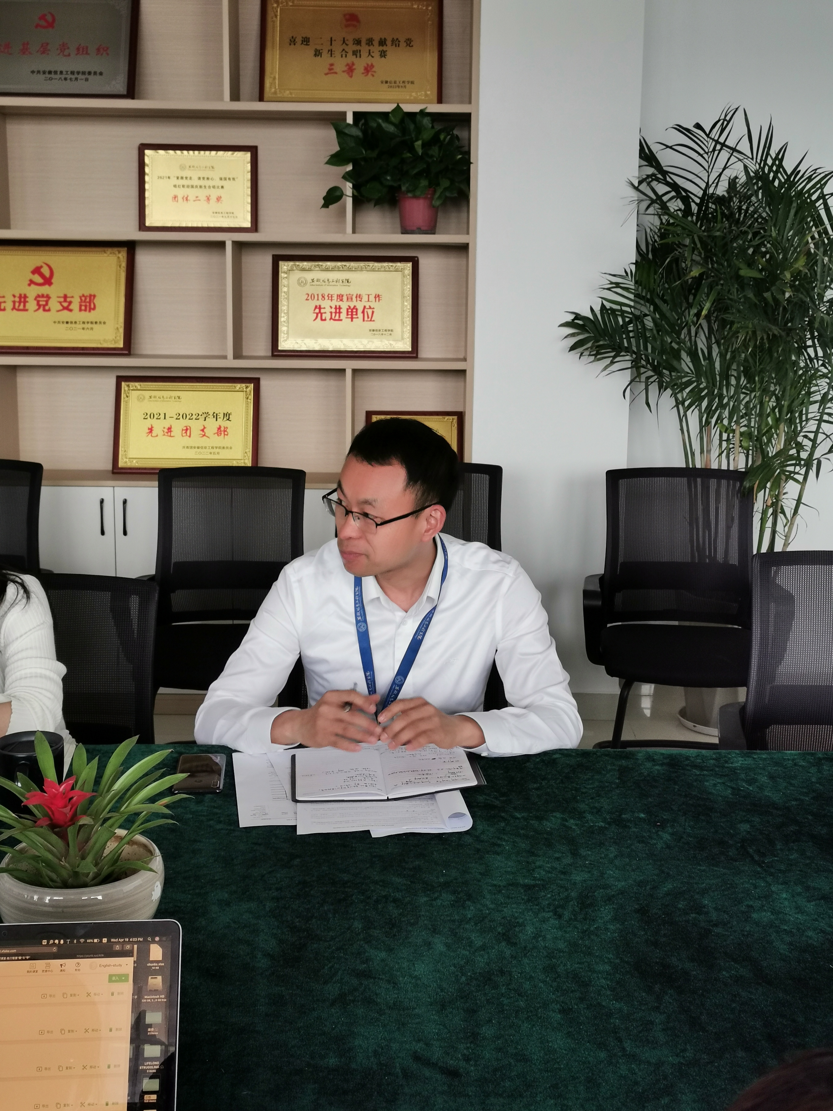 思政教师张贤法发言.jpg