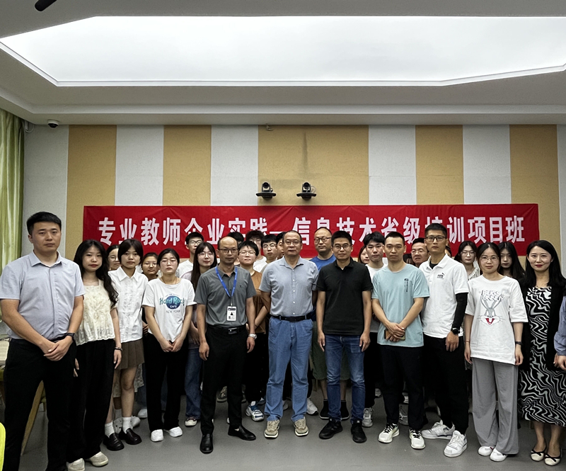图为集体合照.jpg