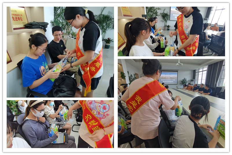 图为学生党员志愿者发放礼包.jpg