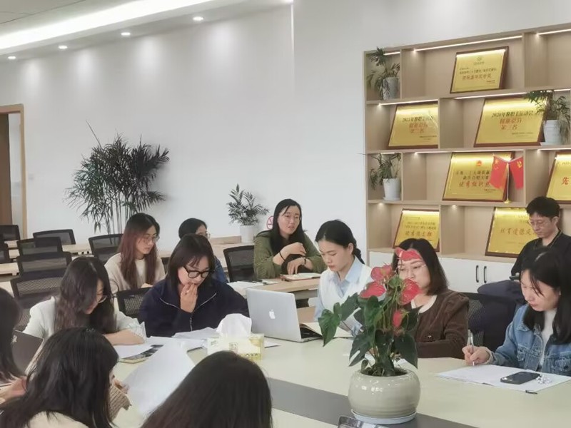 教师讨论.jpg