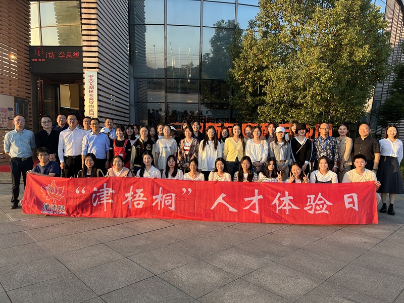 图为活动合影留念.jpg