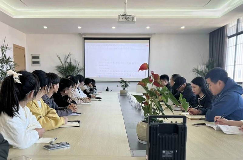 图为座谈会现场.jpg