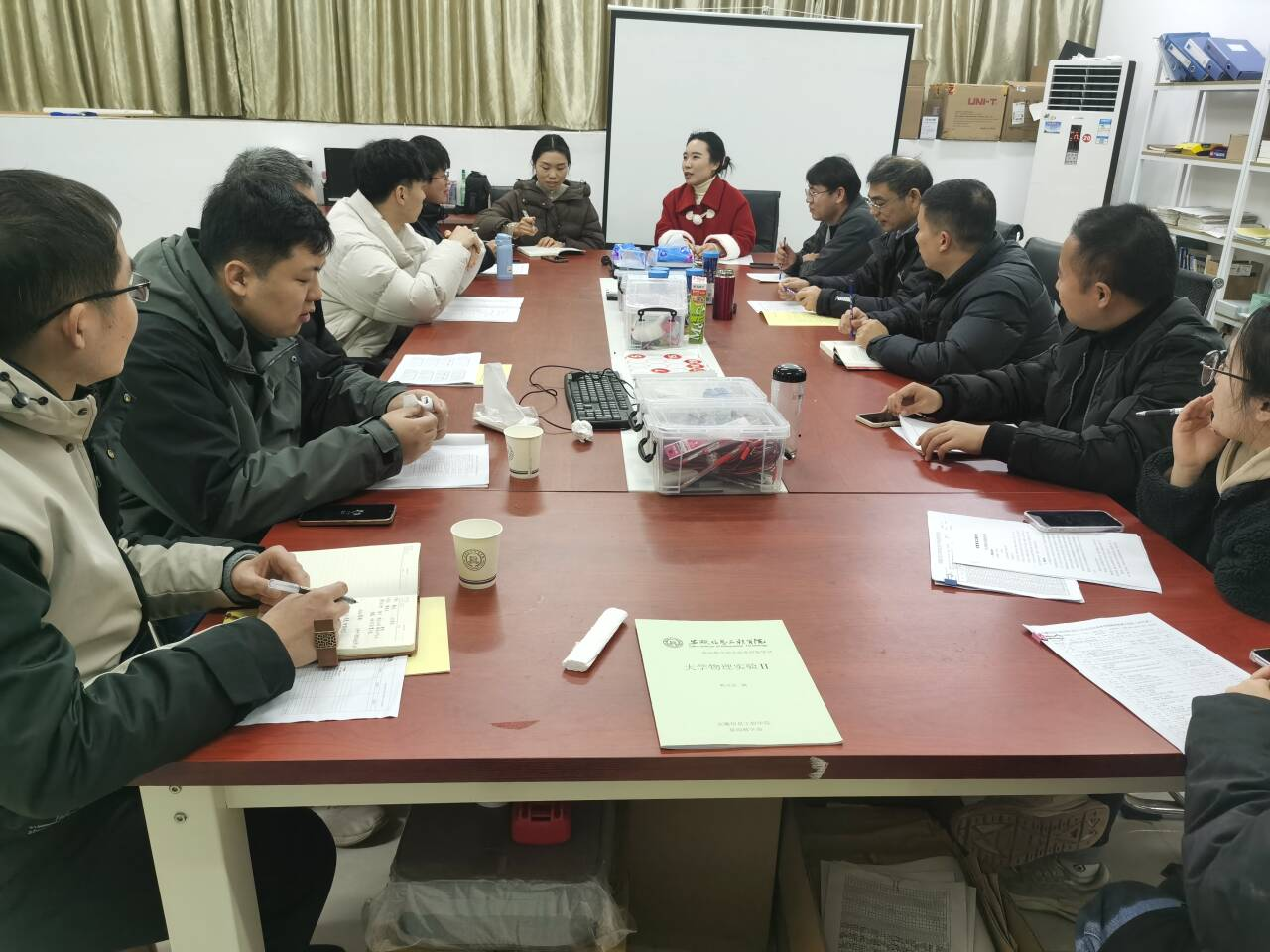图为集体备课现场(一).png