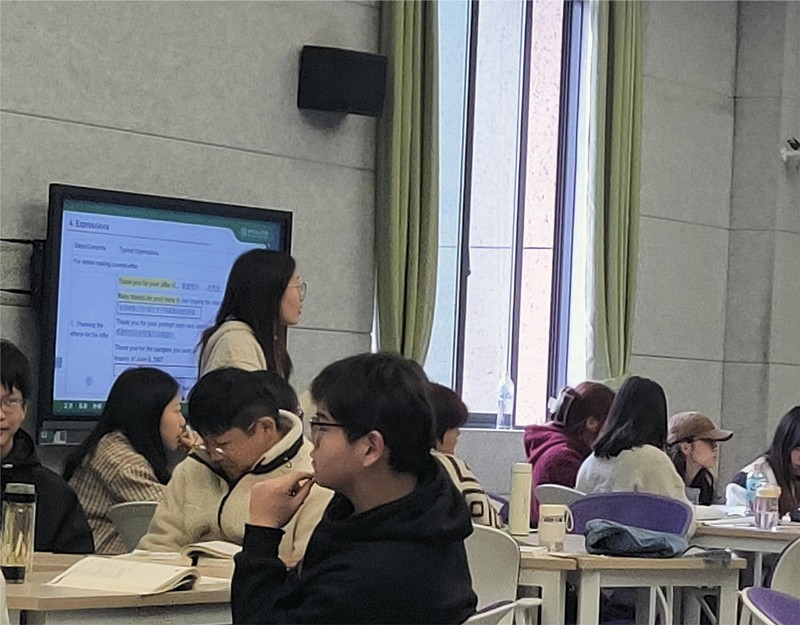 师生互动.jpg
