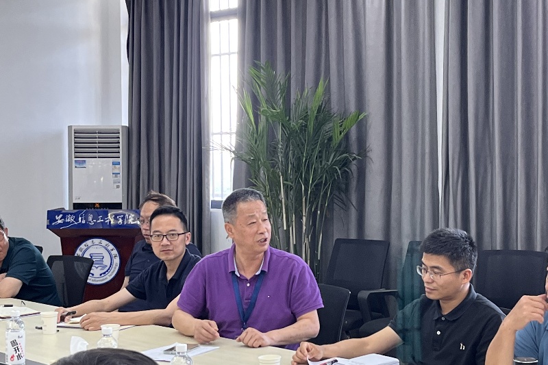 图为吴敏发言.jpg