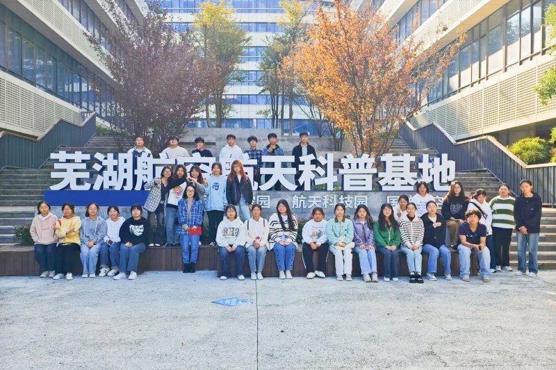 图为学生活动合影.jpg