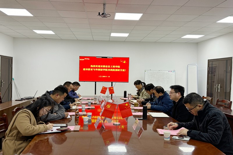 图为座谈现场_副本.jpg