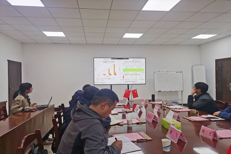 图为罗冬梅汇报_副本.jpg