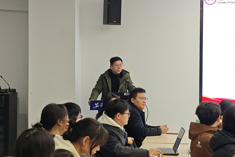 图为邓辰主持.jpg