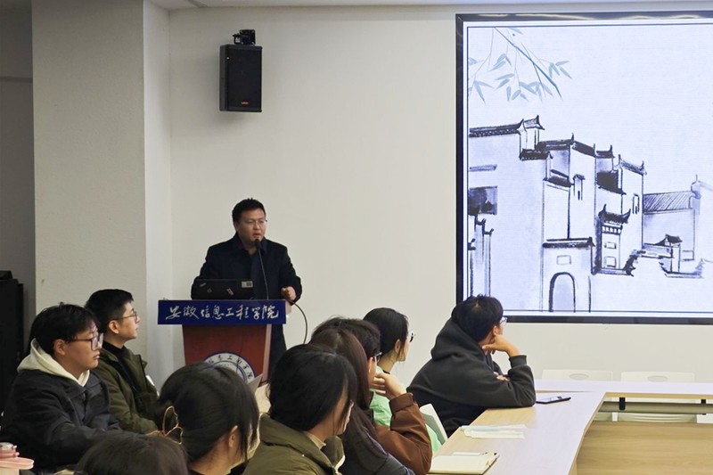 图为任晨晨授课.jpg