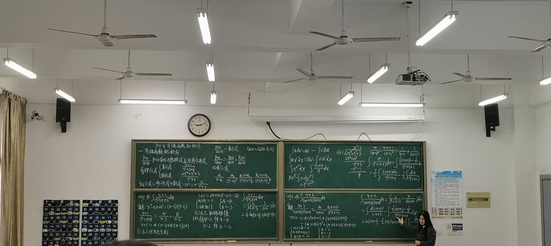 图2为田攀杰老师讲解知识点.jpg