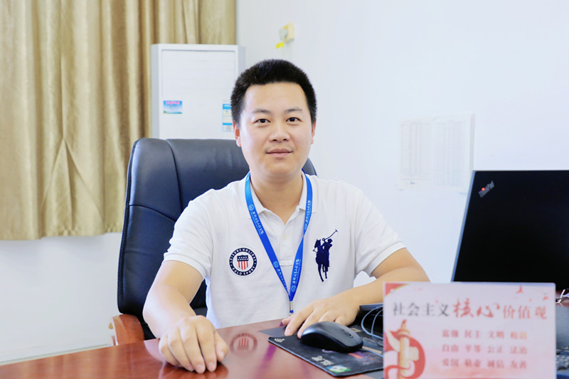 黄飞网站照片.jpg