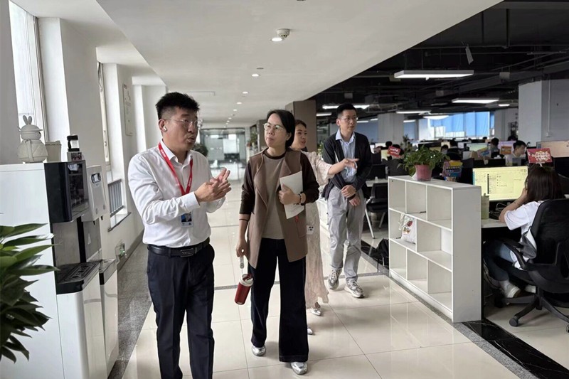 图为走访新饰奇网络科技有限公司.jpg