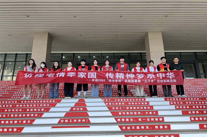 团队成员活动前集体合影2.jpg