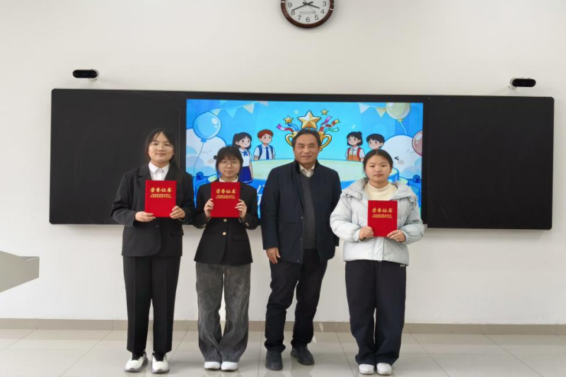 图为 一等奖合影留念_副本.png