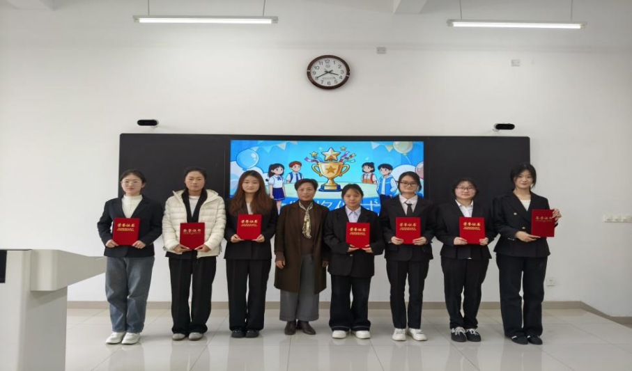 图为 二等奖合影留念_副本.png