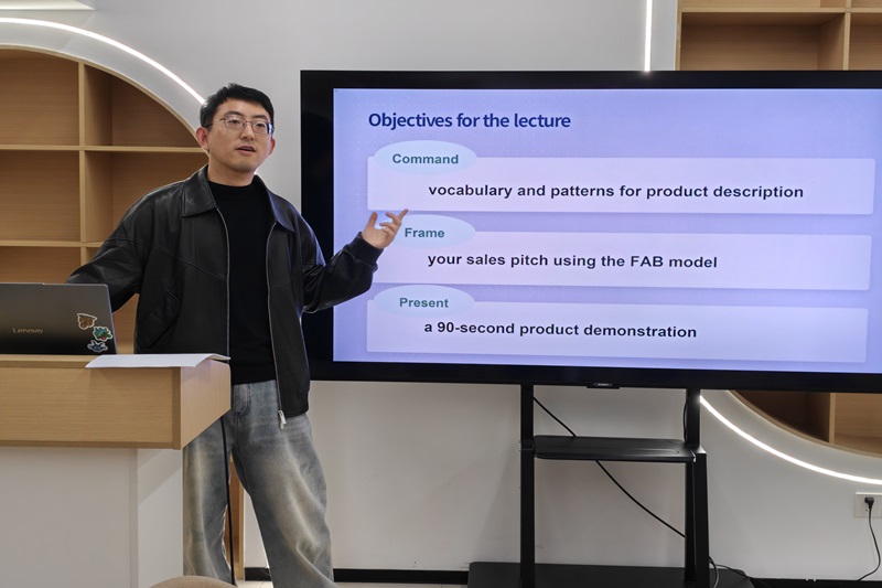 图为 祁亚伟老师主讲.jpg