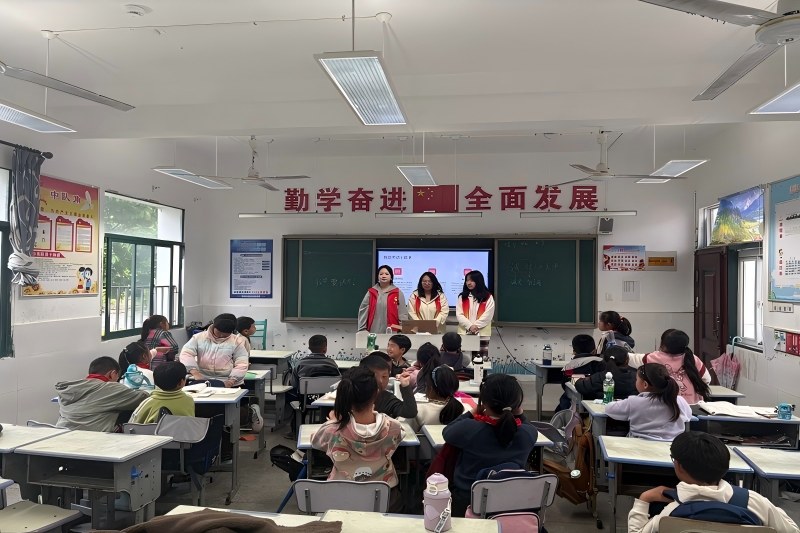志愿者合影.jpg