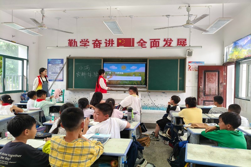 图为 志愿者上课过程.jpg