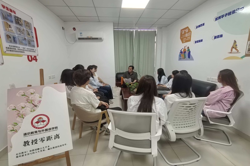 图为 座谈会现场.jpg