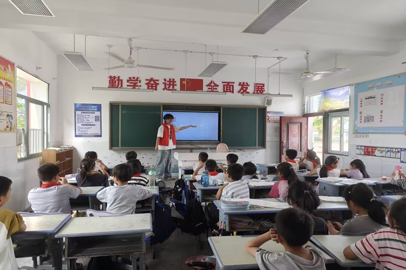 图为 志愿者上课过程.jpg