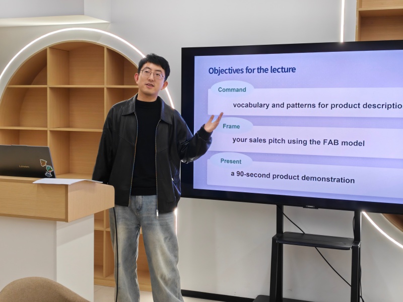祁亚伟同志为英语专业学生开展讲座_副本.jpg