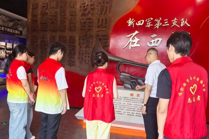 寻访红色旧址.jpg