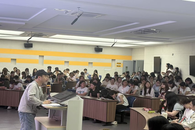 图为师生互动过程.jpg