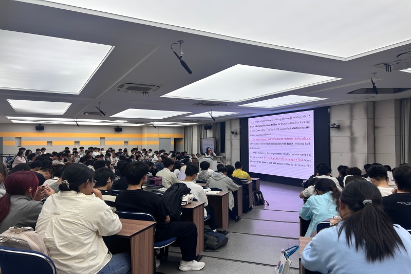图 2 王盼老师讲评现场_副本.jpg