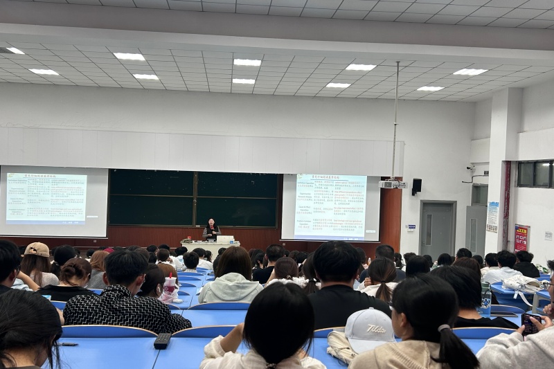 图 3 王晴晴老师讲评现场_副本.jpg