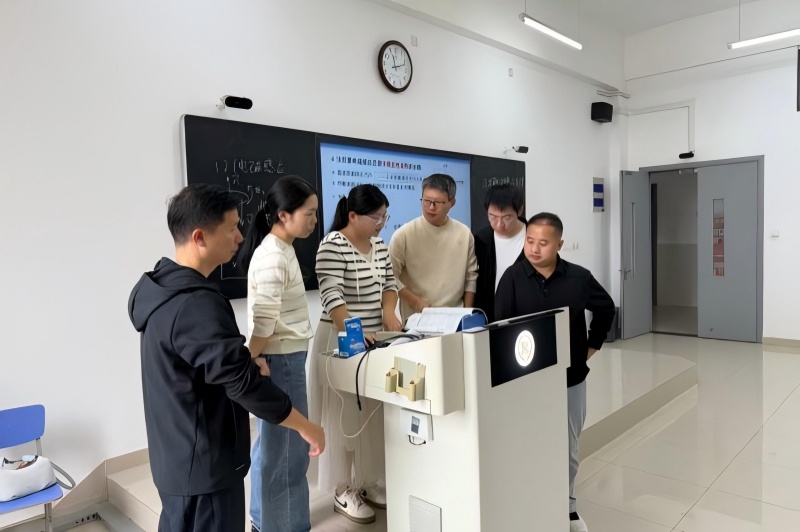图为课后听课老师给予意见与建议_副本.jpg
