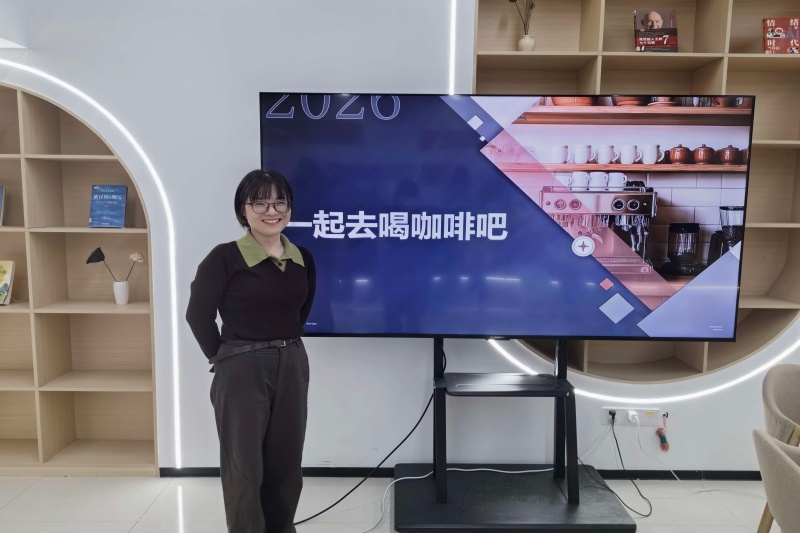 图为张银银老师开展本次分享活动.jpg