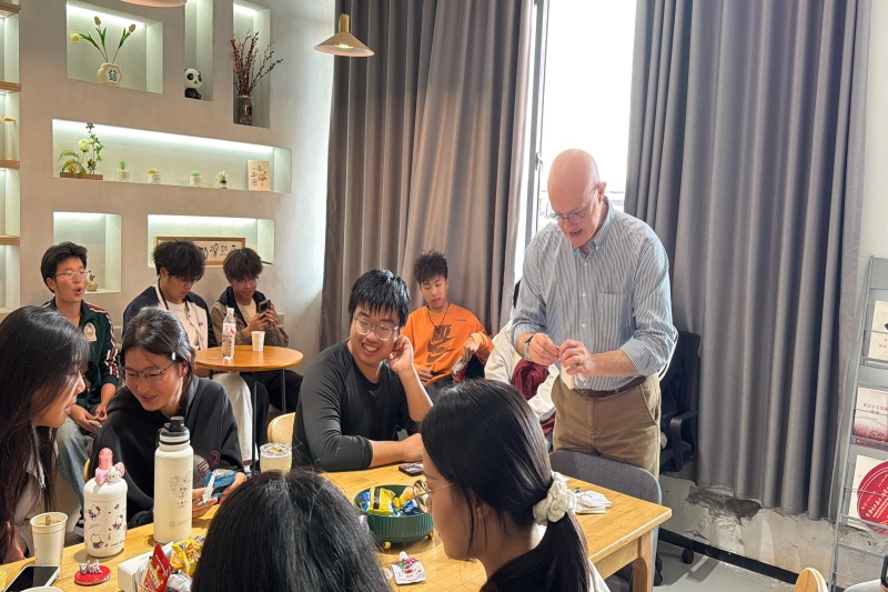 图为游戏互动现场.jpg