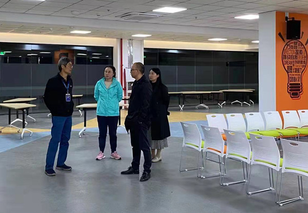 王彬详细询问营地软文化建设情况.jpg 王彬详细询问营地软文化建设情况.jpg