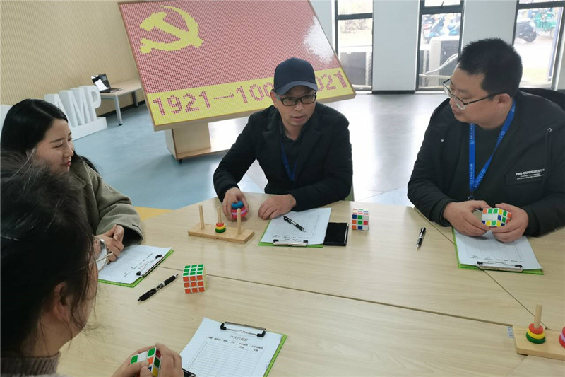 体验“汉诺塔”.jpg 体验“汉诺塔”.jpg