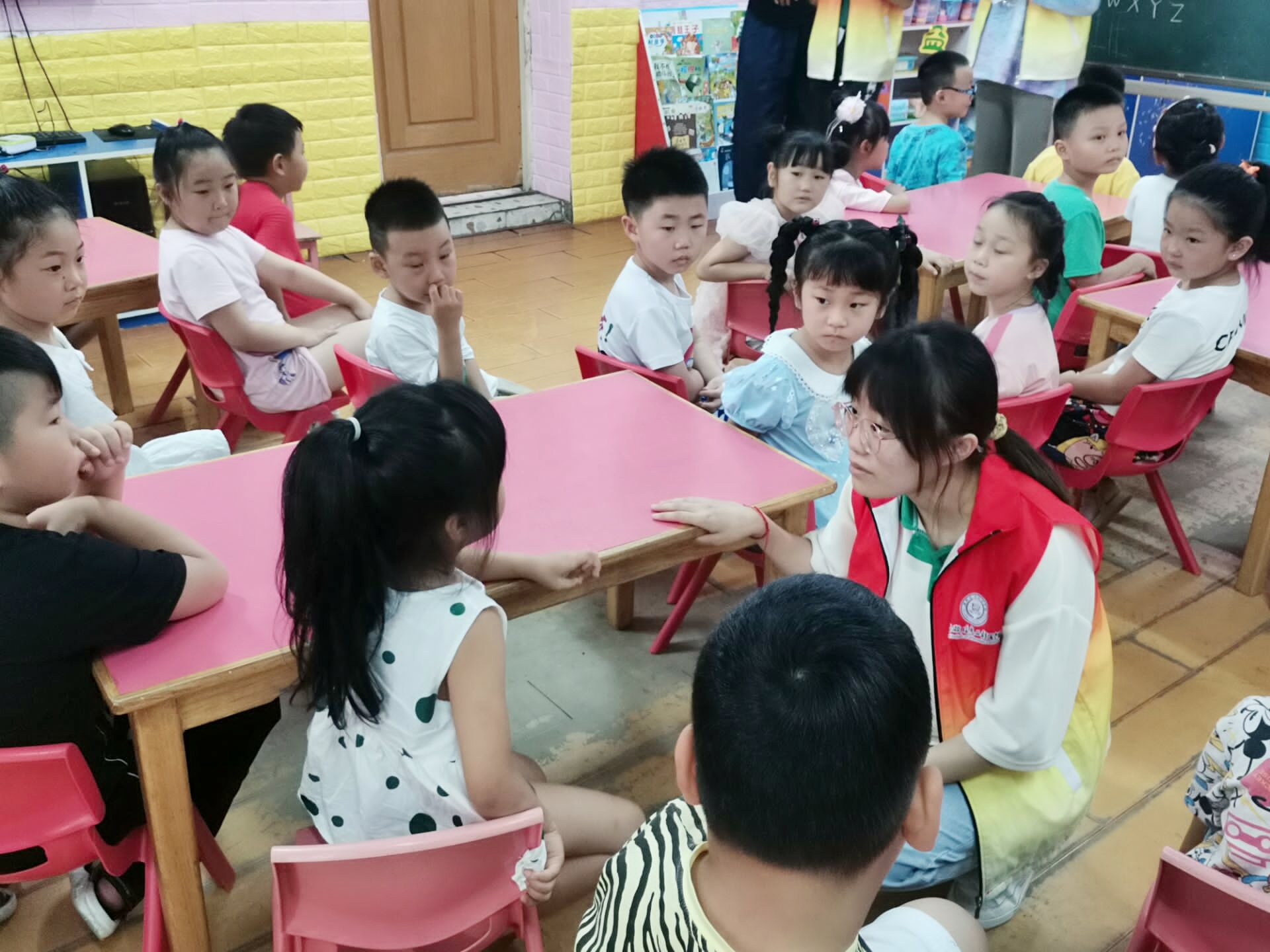 英语教学活动进行中.jpg 英语教学活动进行中.jpg