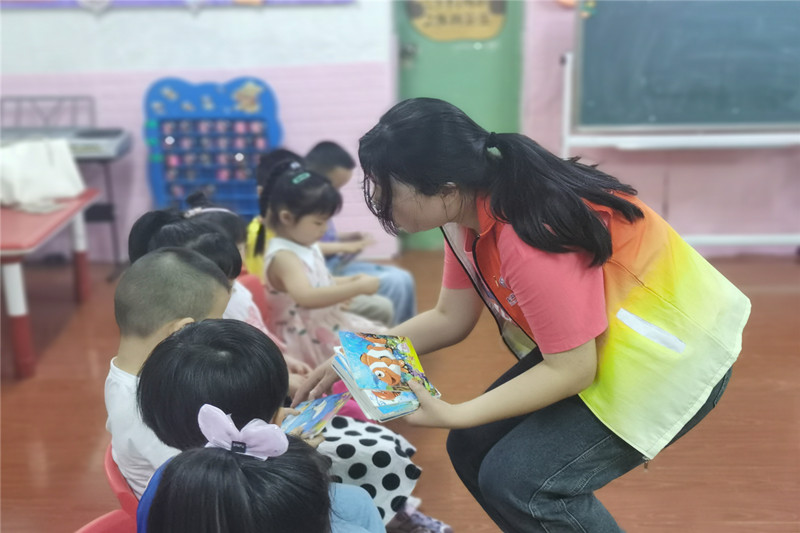 志愿者指导拼图.jpg 志愿者指导拼图.jpg