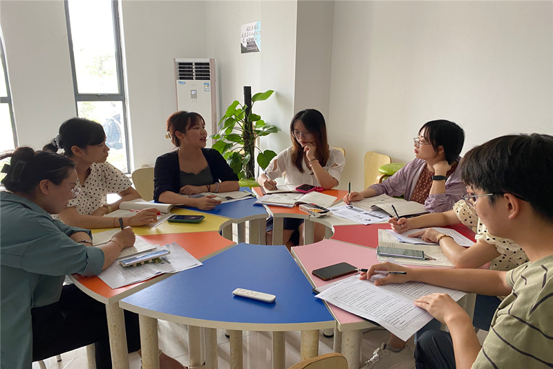 (图为教师磨课现场2).jpg (图为教师磨课现场2).jpg