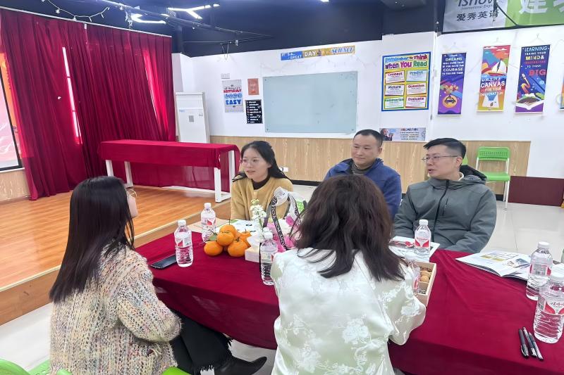 图3 访企拓岗座谈会.jpg