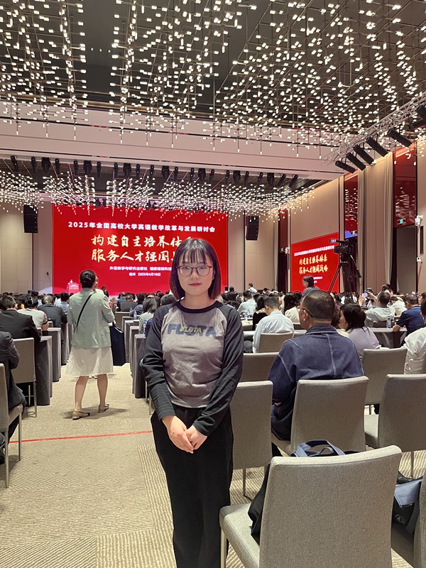 图1 张银银老师现场参会学习_副本.jpg