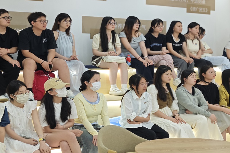 图3同学们认真听讲.jpg