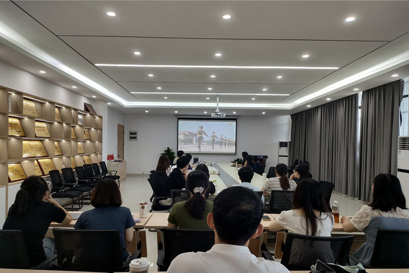 图为观看现场.jpg 图为观看现场.jpg